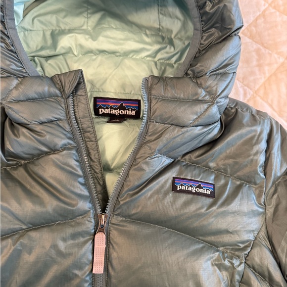 Patagonia Hi-Loft Down Sweater Hoody - Kids' size medium 10 Regen Green - Picture 3 of 5